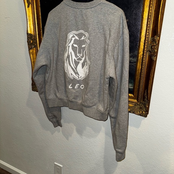 Good American Gray Leo the Lion Crewneck Boyfriend Sweatshirt Size 2 (Medium) - Picture 3 of 10